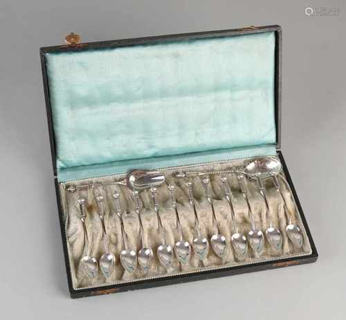 Cassette filled with silver spoons, 833/000, equipped with 12 teaspoons of a sugar scoop and a