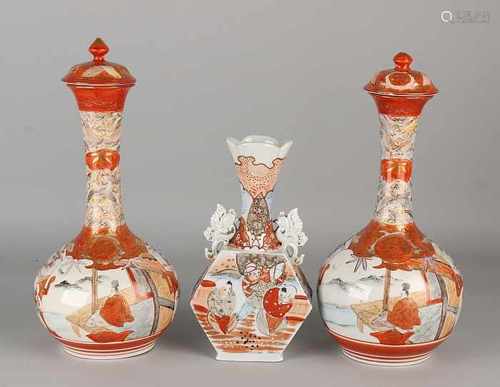 Two 19th century Japanese porcelain Katani vases + loose vase. Signed. One cover damaged. One vase