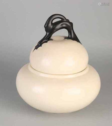 Hildo Hildebrand L. Krop. 1884 - 1970. Eskaf Covered bowl. Ceramic vase. 1920 / 1927. Size: 24 x