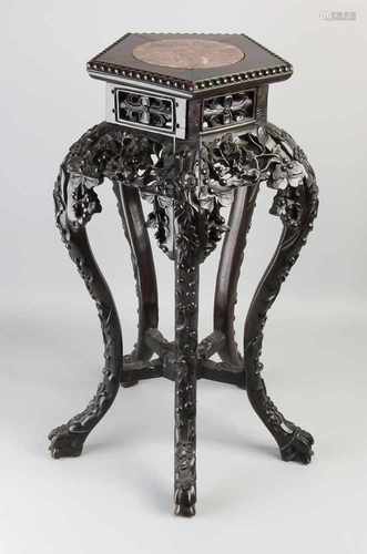 Beautiful antique wood stabbed Chinese stool with floral decoration, claw feet and hexagonal blade