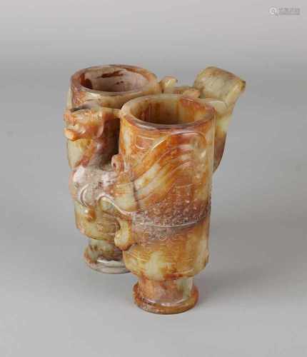 Great ancient Chinese jade carved double cup with grip and dragon. Size: 12.5 x 12 x 12.5 cm. In