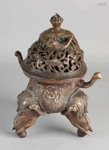 19th Century bronze incense burner with floral / decor elephants. Koro. Size: H 26 cm. In good