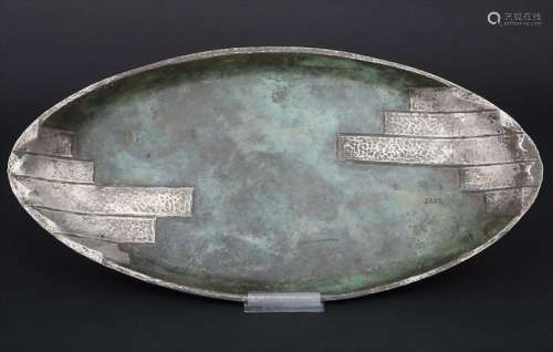 Art Déco Bronzeschale / An Art Deco bronze tray,