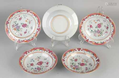 Five antique Chinese porcelain Family Rose dessert / dessert plates with floral / gold decor.