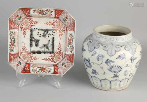 Two parts of Chinese porcelain. One octagonal dish with floral decoration. One porcelain pot with