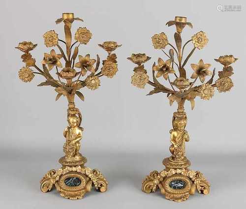 Two 19th century gilt bronze candle candlesticks with putti and flowers. Circa 1870. Dimensions: H