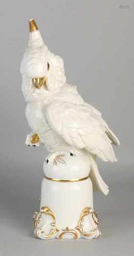 Large German porcelain cockatoo. Fraureuth by Max Herman Fritz. 20th century. Size: H 40 cm. In good