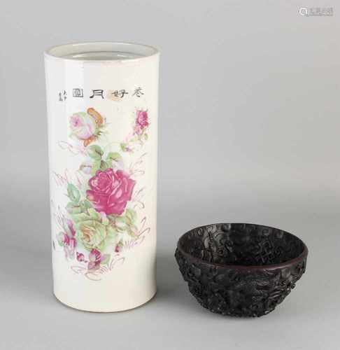 Twice China. 20th century. Consisting of: Porcelain vase with roses brushes decor + bottom mark.