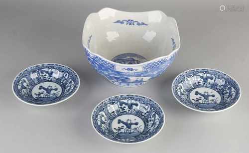 Four parts of Chinese porcelain. Consisting of three deep plates with zotjes and a molded shell with