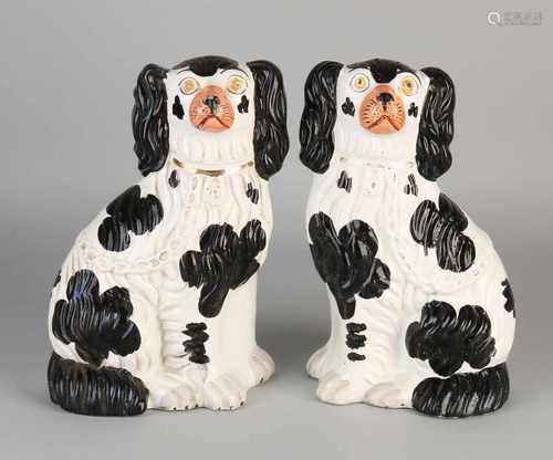 Two antique English Staffordshire ceramic dogs. Polychrome. Size: H 23 cm. In good condition.