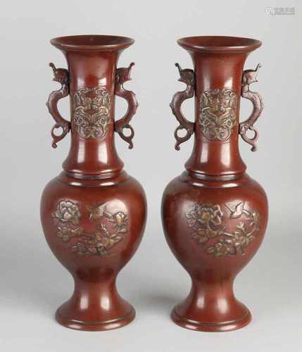 Two antique Japanese bronze vases with dragons / flower / bird decor. Size: H 31 cm. In good