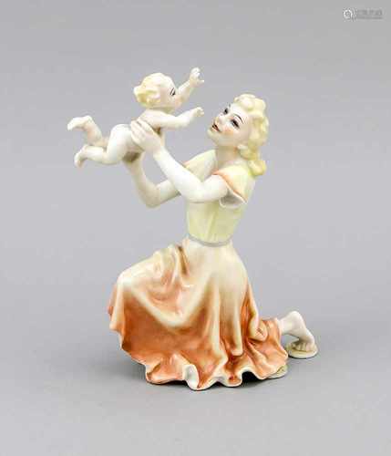 German Hutschenreuther Fig. Mother with baby. K. Tutler. 20th century. Dimensions: H 20 cm. In