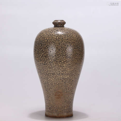 A Chinese Ge Kiln Yellow Glaze Porcelain Vase