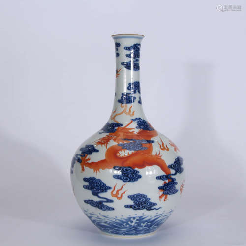 A Chinese Blue and White Porcelain Vase with Dragon Pattern