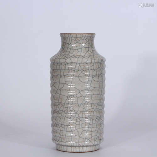 A Chinese Ge Kiln Porcelain Vase