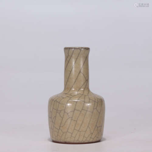 A Chinese Ge Kiln Porcelain Vase