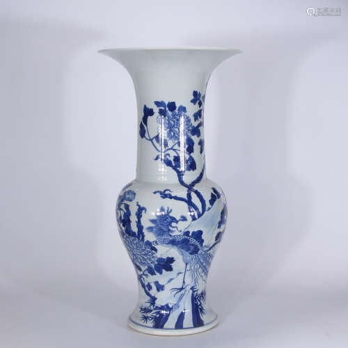 A Chinese Blue and White Porcelain Flower Vase