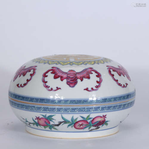 A Chinese Famille Rose Porcelain Box