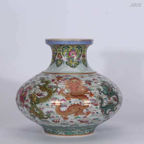 A Chinese Dragon Pattern Famille Rose Porcelain Vase