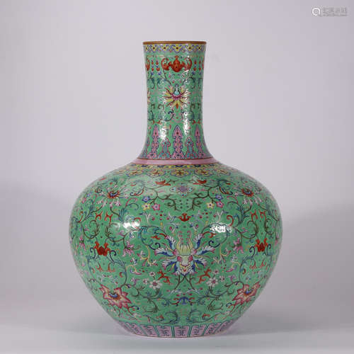 A Chinese Porcelain Vase