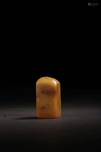 A Chinese Shoushan Yellow Ross Quartz Seal