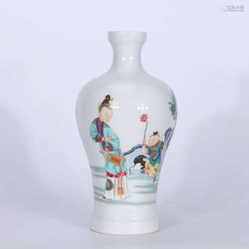 A Chinese Famille Rose Porcelain Vase