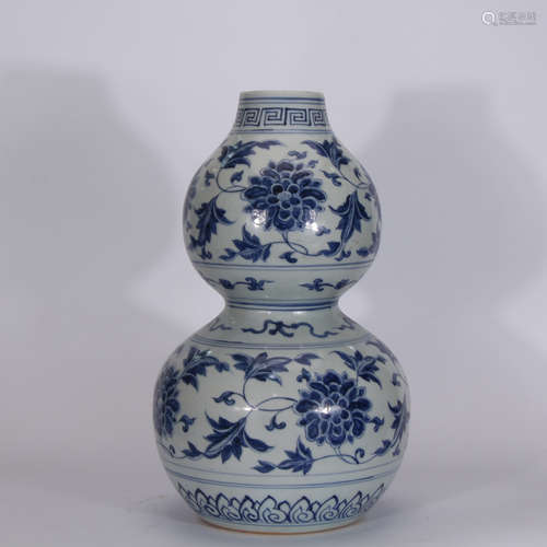 A Chinese Blue and White Porcelain Gourd-shaped Vase