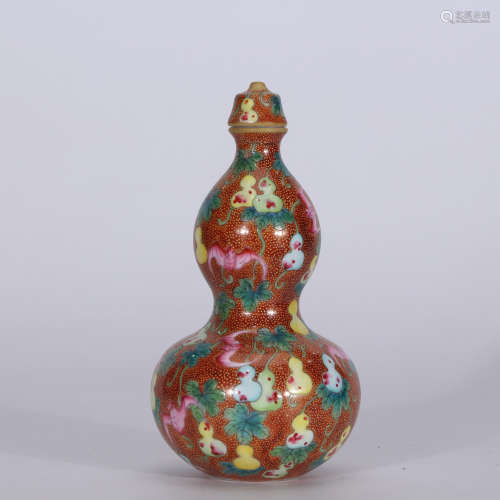 A Chinese Porcelain gourd-shaped Snuff Bottle