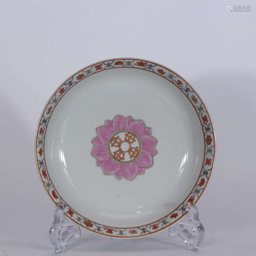 A Chinese Famille Rose Porcelain Plate