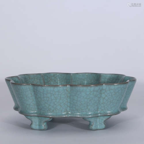 A Chinese Green Glaze Gilded Porcelain Four-legged Wash