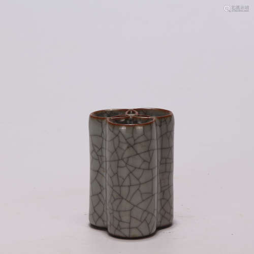 A Chinese Ge Kiln Porcelain Brush Pot