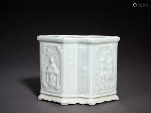 A Chinese White Glaze Porcelain Brush Pot