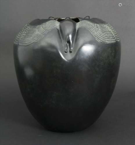 Margot Homan, Bronze Vase mit Friedenstauben Material:
