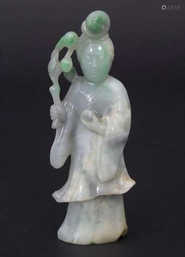 Jadefigur 'Guanying mit Lotusblüte' / A jade figure