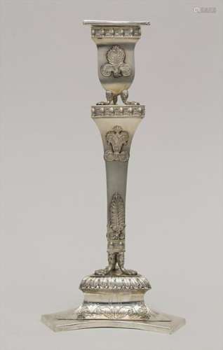 Empire Kerzenleuchter / An Empire silver candlestick,