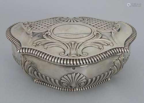 Deckeldose / A silver lidded box, Henri Gauthier,