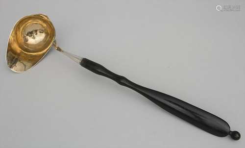 Biedermeier Schöpfkelle / A Biedermeier silver ladle,