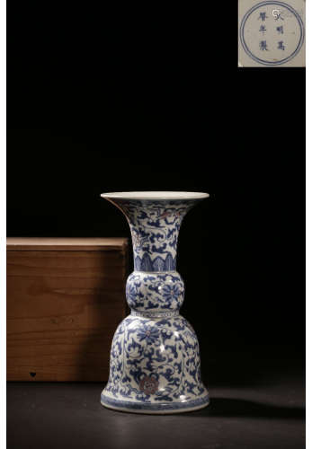 A Chinese Floral Porcelain Flower Vase  