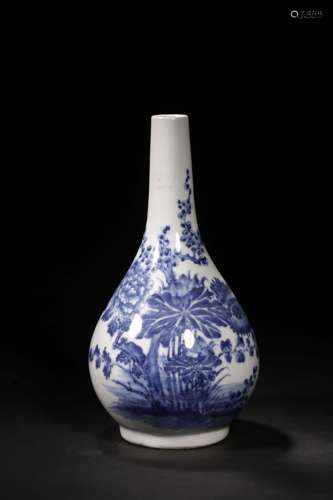 A Chinese Blue and White Porcelain Vase