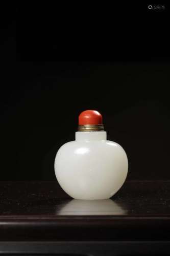 A Chinese Hetian Jade Snuff Bottle