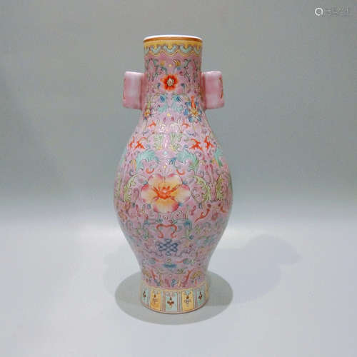 A Chinese Enamel Painted Porcelain Vase