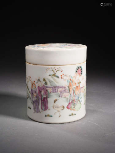 A Chinese Famille Rose Porcelain Tea Caddy