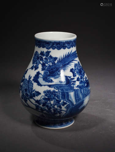 A Chinese Blue and White Porcelain Vase