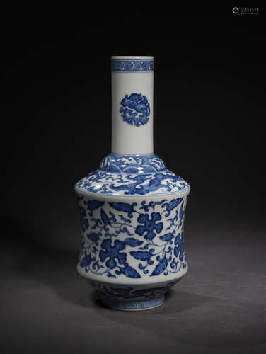 A Chinese Blue and White Porcelain Vase