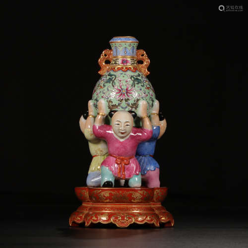 A Chinese Famille Rose Gold Porcelain Vase