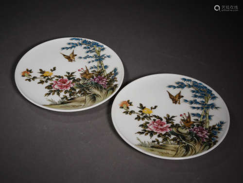 A Pair of Chinese Famille Rose Porcelain Plates