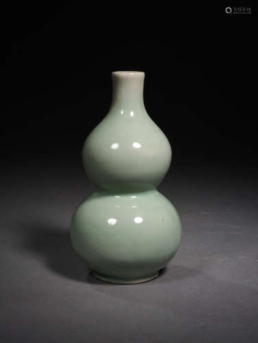 A Chinese Pea Green Glaze Gourd-shaped Porcelain Vase