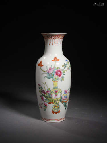 A Chinese Famille Rose Porcelain Vase