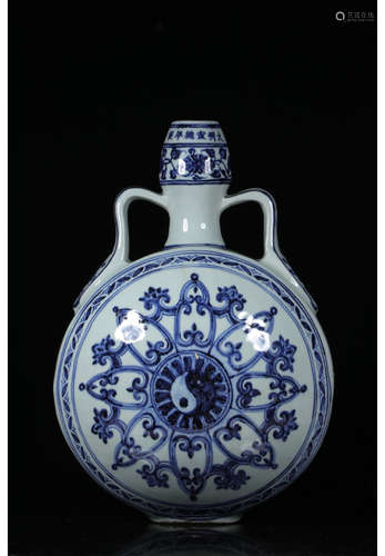 A Chinese Blue and White Porcelain Vase