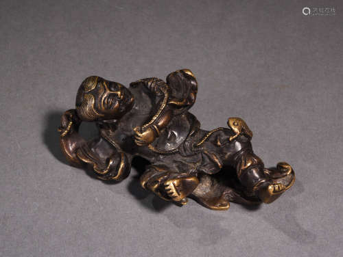 A Chinese Bronze Penholder